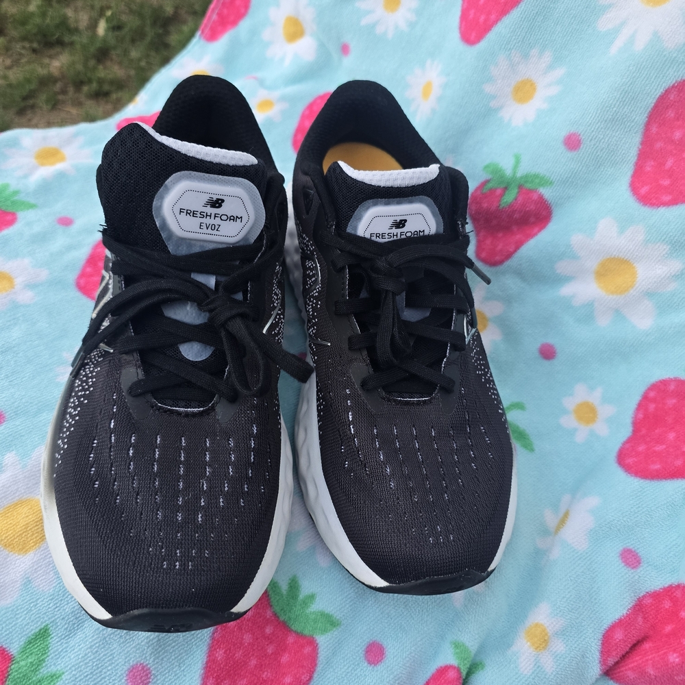 New Balance EVOZ Running Shoes - Picture 6 of 8